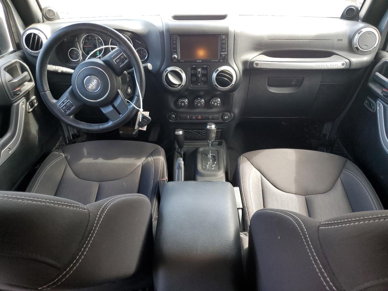 1C4BJWEG2EL195684 2014 Jeep Wrangler Unlimited Sahara