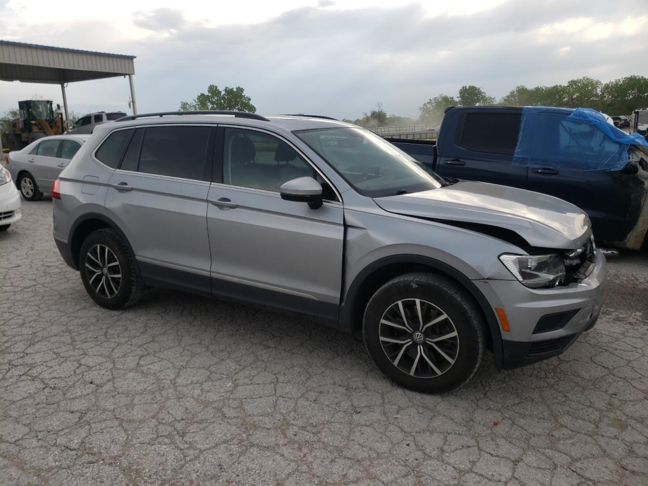 3VV3B7AX1LM008140 2020 Volkswagen Tiguan Se