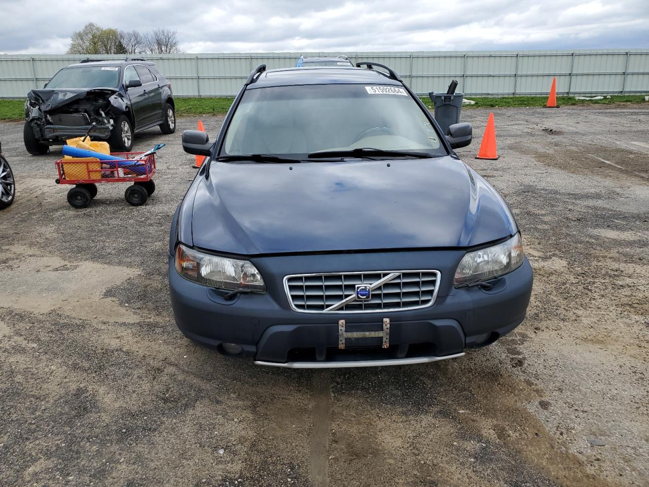 YV1SZ58D611024506 2001 Volvo V70 Xc