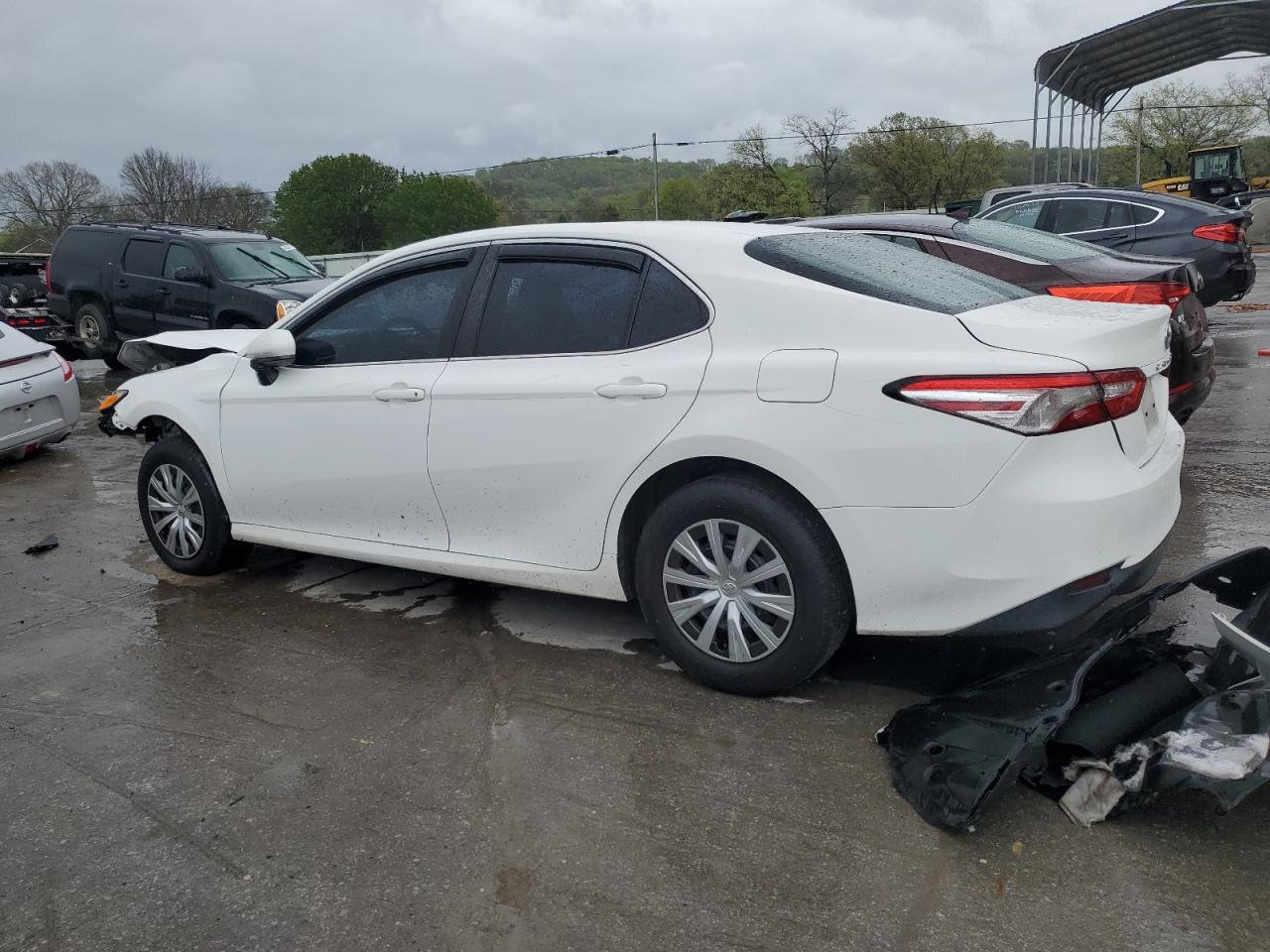 2018 Toyota Camry L vin: 4T1B11HK0JU608348