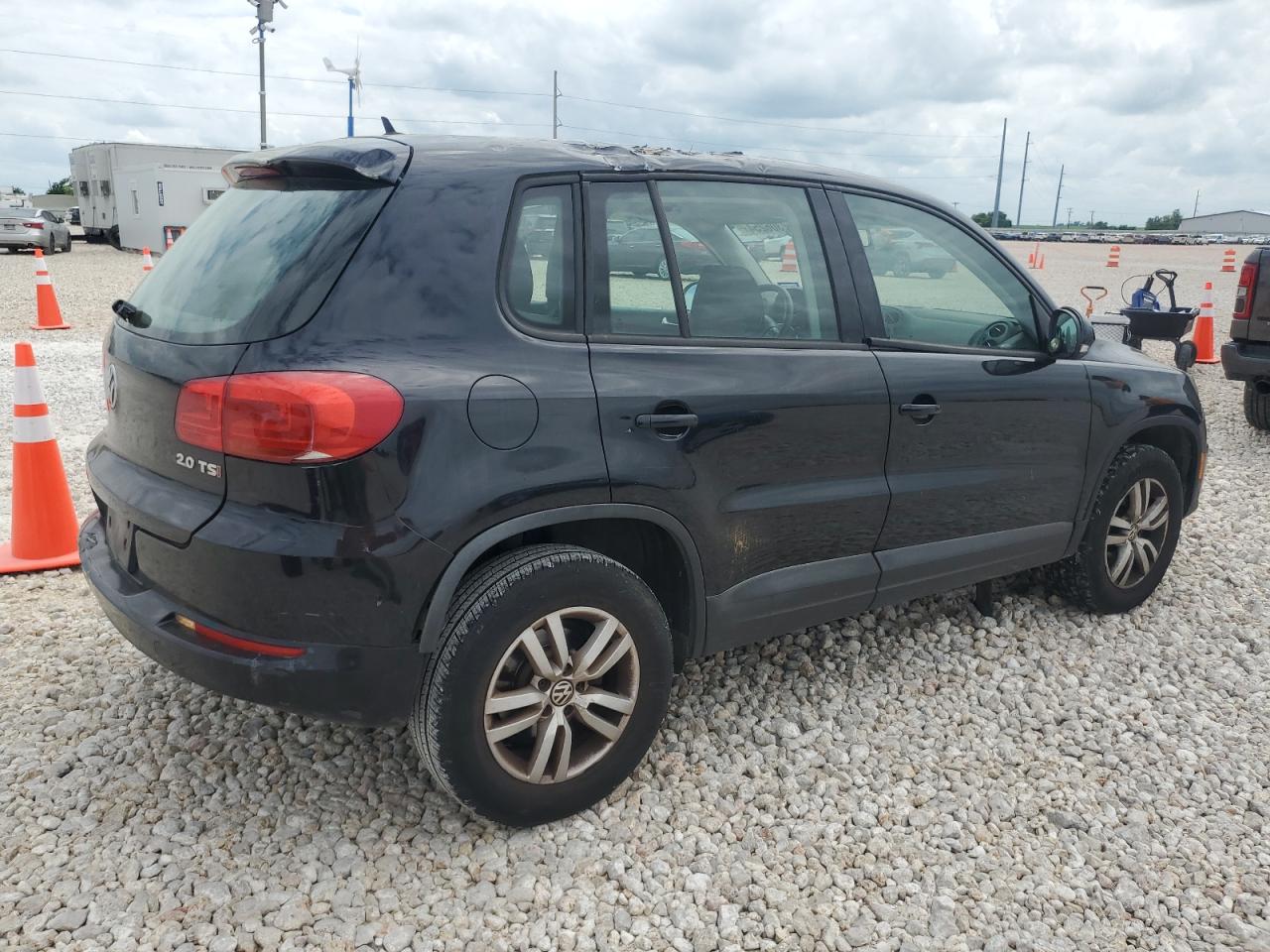 2013 Volkswagen Tiguan S vin: WVGAV7AX4DW537401