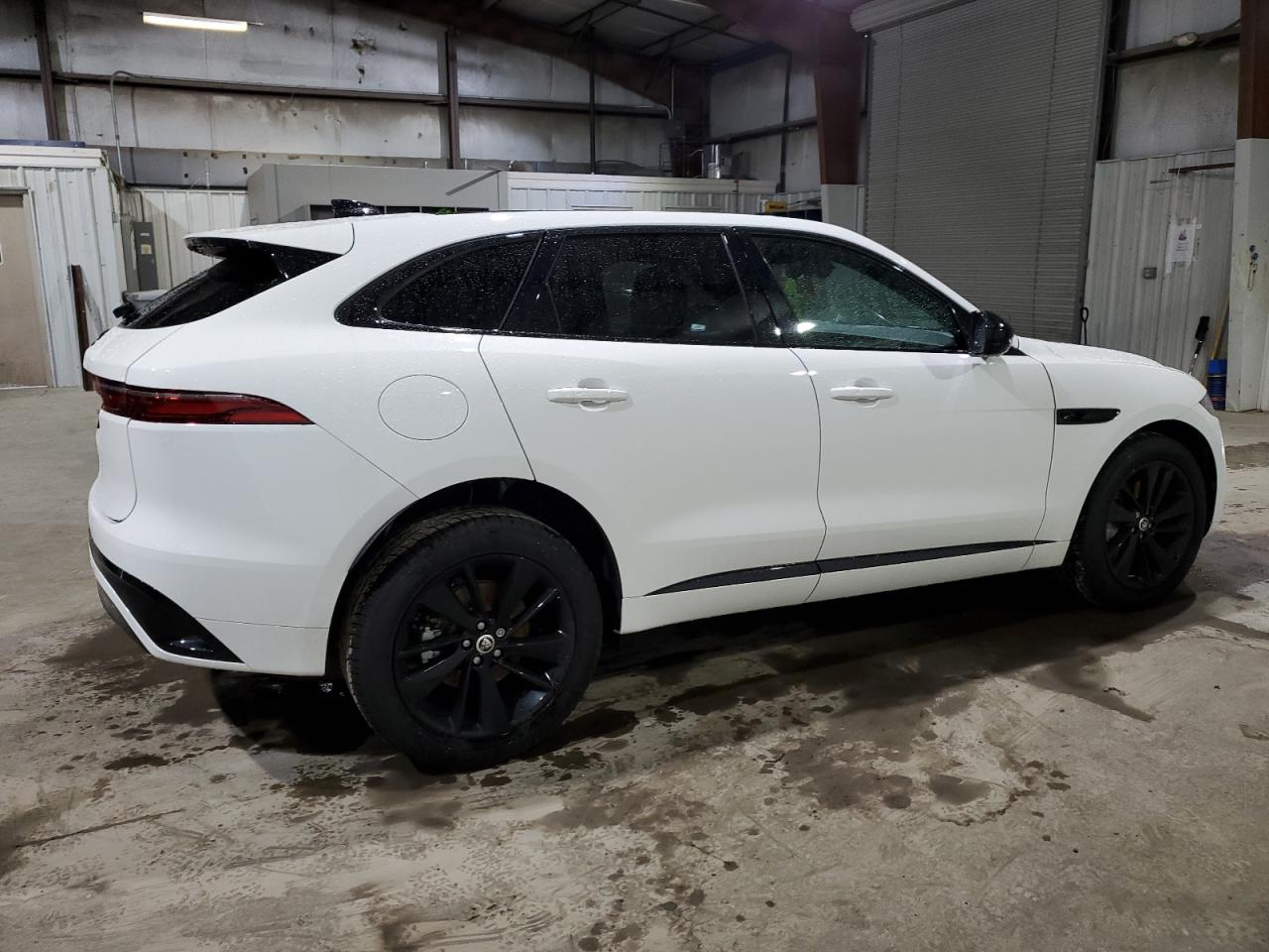 2024 Jaguar F-Pace R-Dynamic S vin: SADCT2EX8RA725072