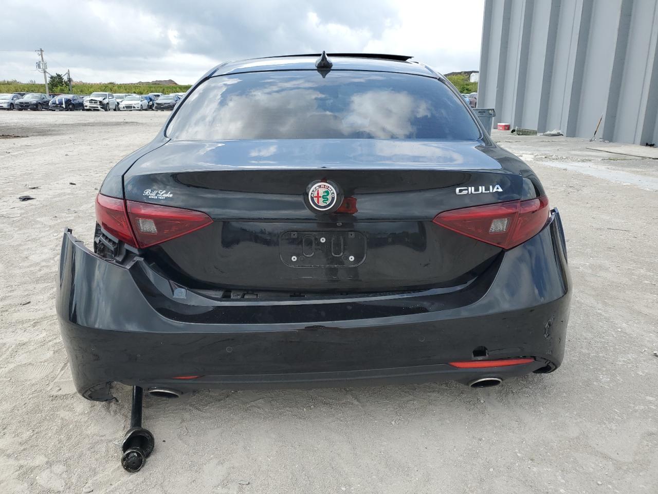 ZARFAEBN5J7594435 2018 Alfa Romeo Giulia