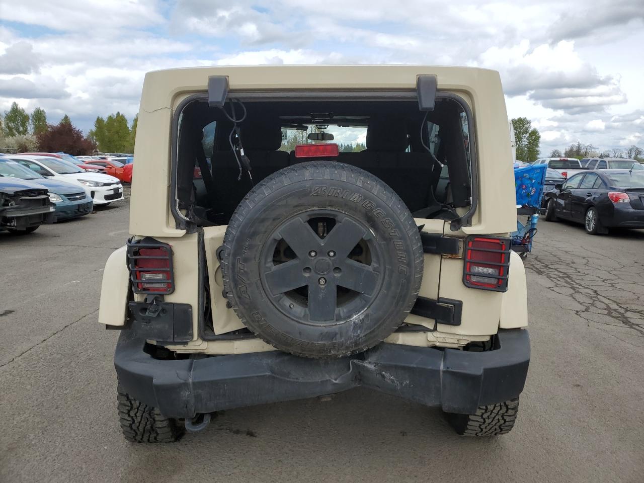 1J4HA5H12BL573830 2011 Jeep Wrangler Unlimited Sahara