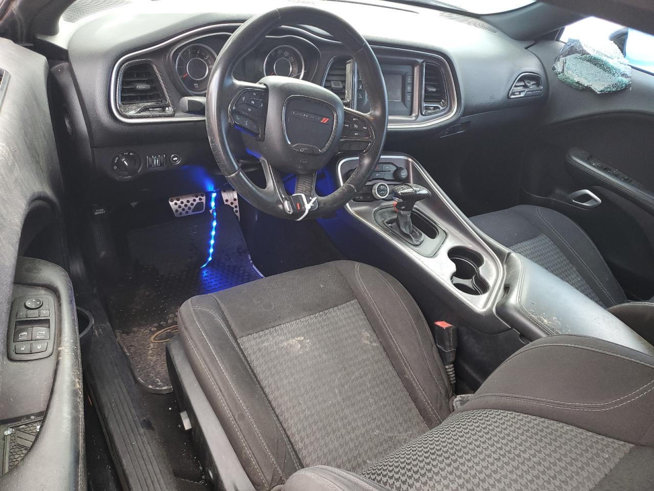 2C3CDZAG0FH850138 2015 Dodge Challenger Sxt