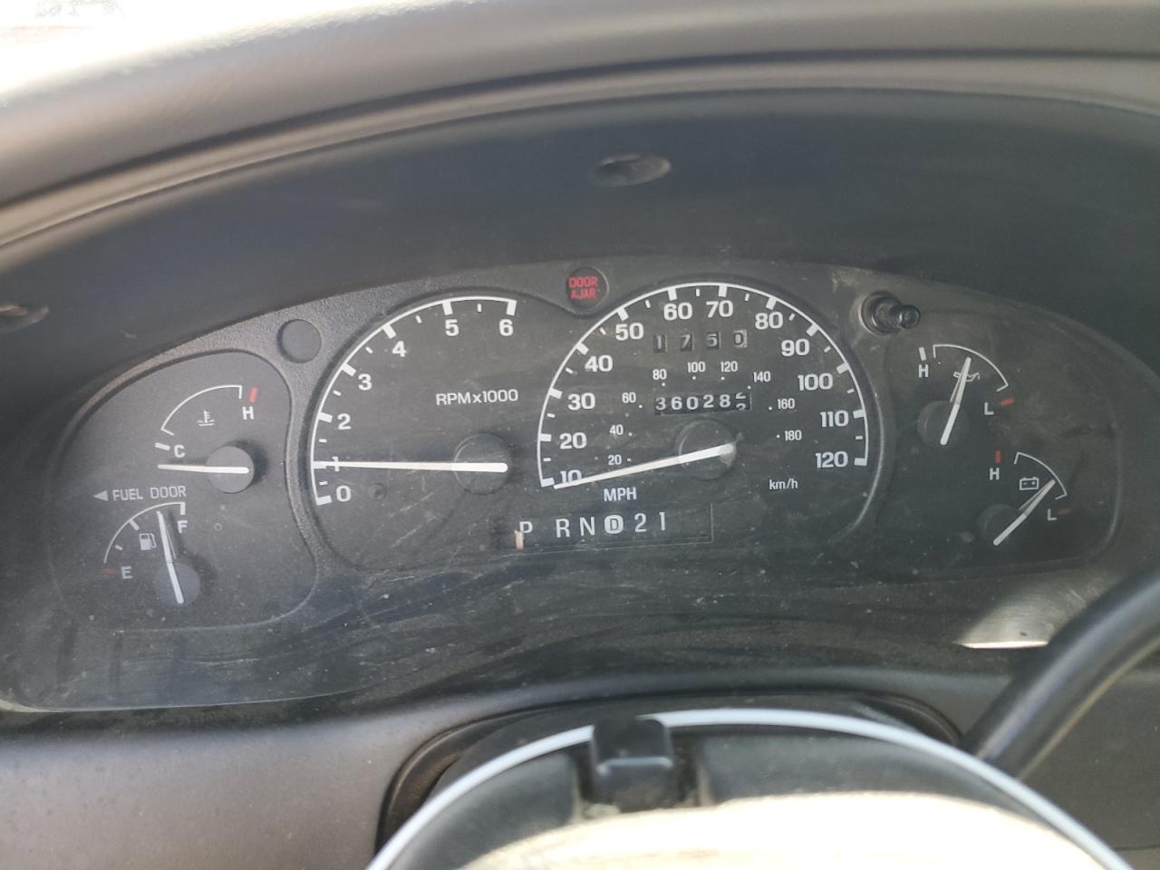 1FMZU63E3YZC05210 2000 Ford Explorer Xlt