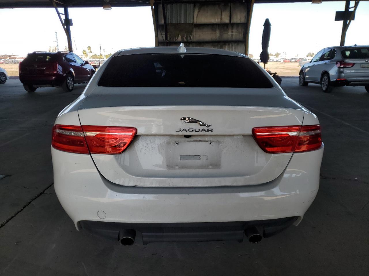 SAJAD4FX9JCP25540 2018 Jaguar Xe Premium