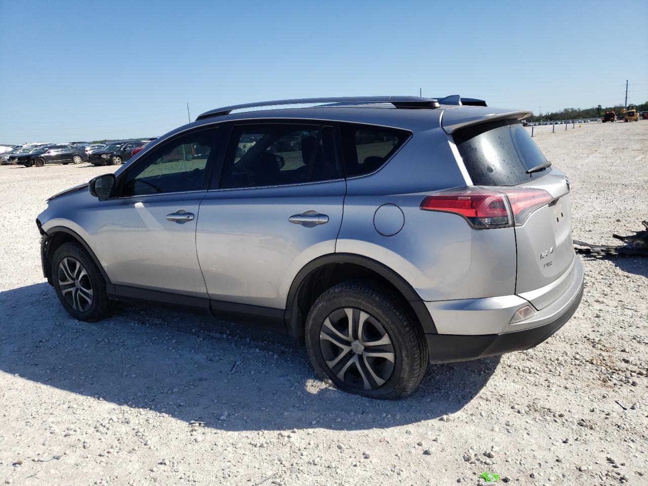 2018 Toyota Rav4 Le vin: JTMZFREV6JD126260