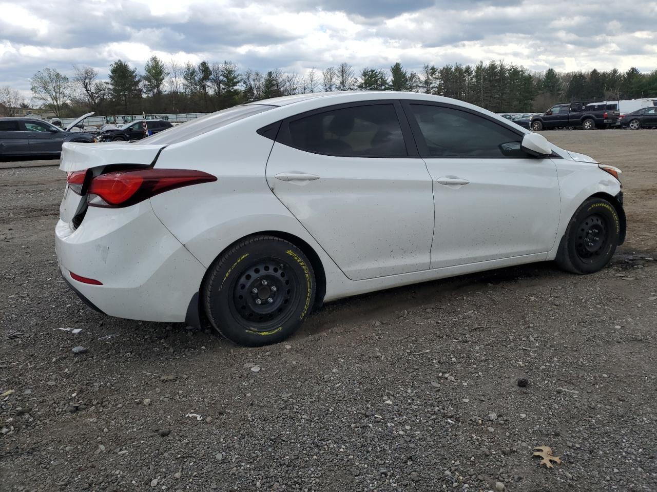 5NPDH4AE0GH665165 2016 Hyundai Elantra Se