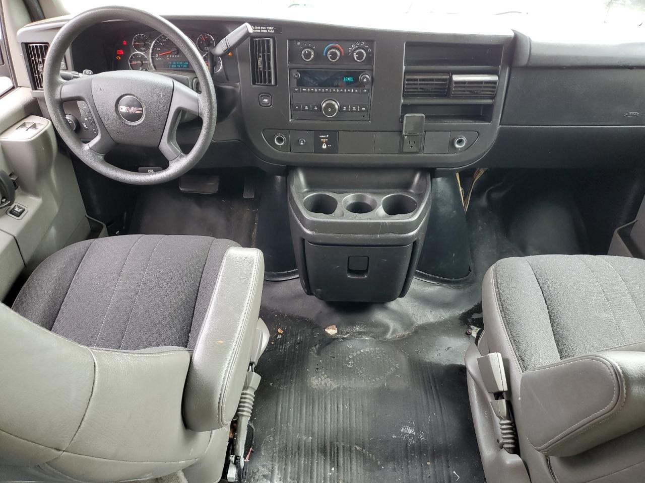 1GTW7AFG3J1902136 2018 GMC Savana G2500