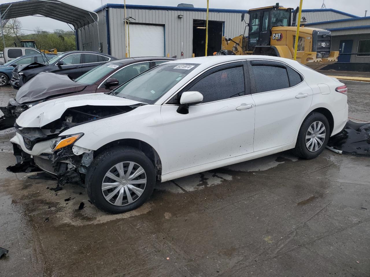 2018 Toyota Camry L vin: 4T1B11HK0JU608348