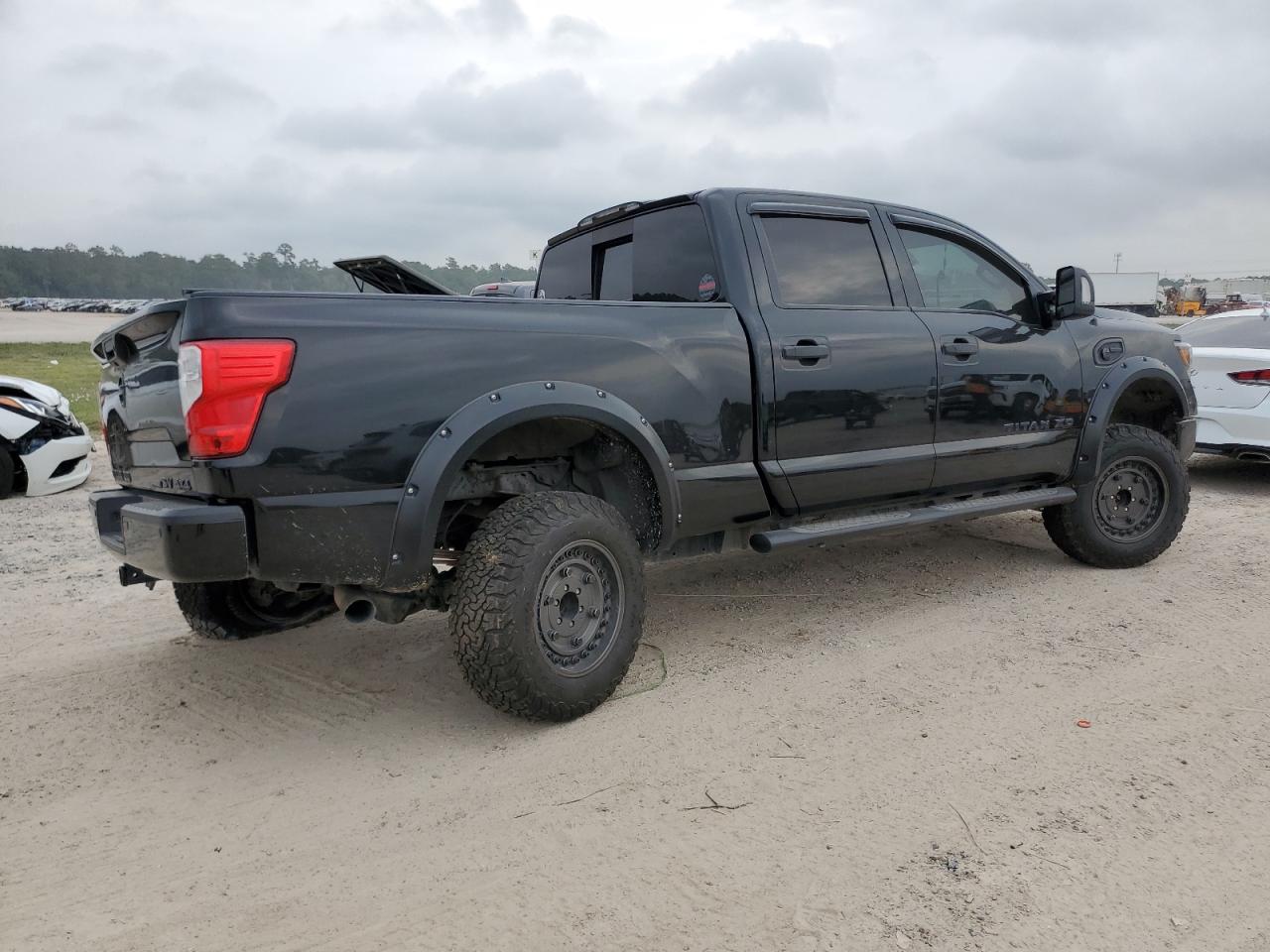 1N6BA1F48JN522866 2018 Nissan Titan Xd Sl