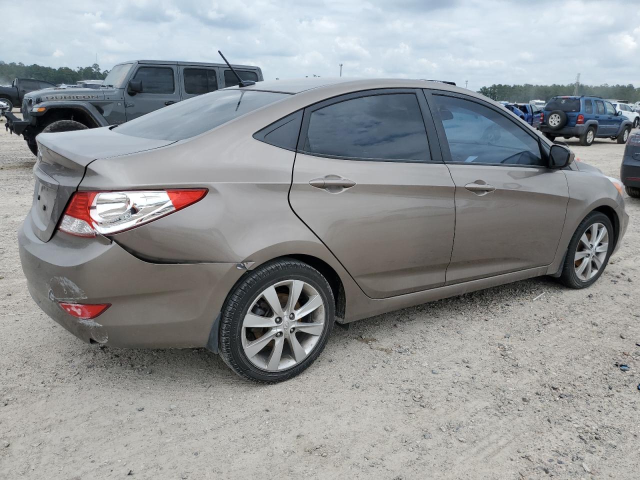 KMHCU4AE8EU762684 2014 Hyundai Accent Gls