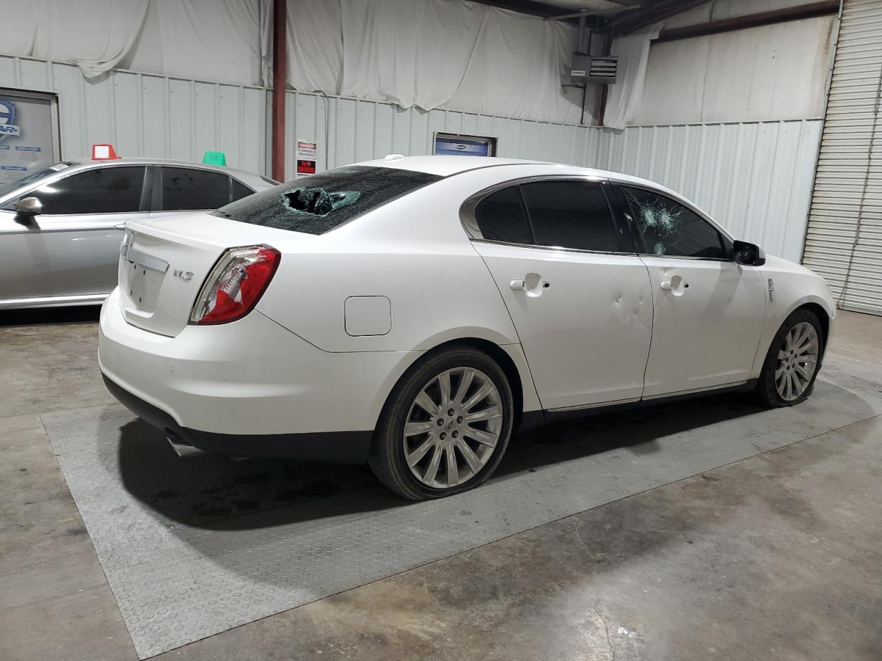 1LNHL9DR0BG612017 2011 Lincoln Mks