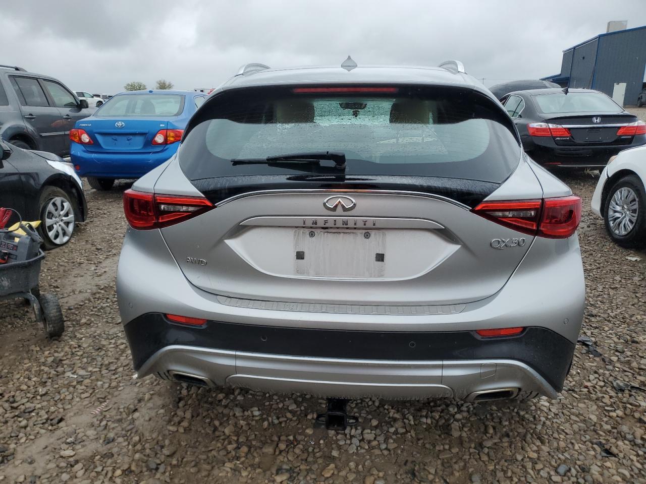 SJKCH5CRXJA056114 2018 Infiniti Qx30 Base