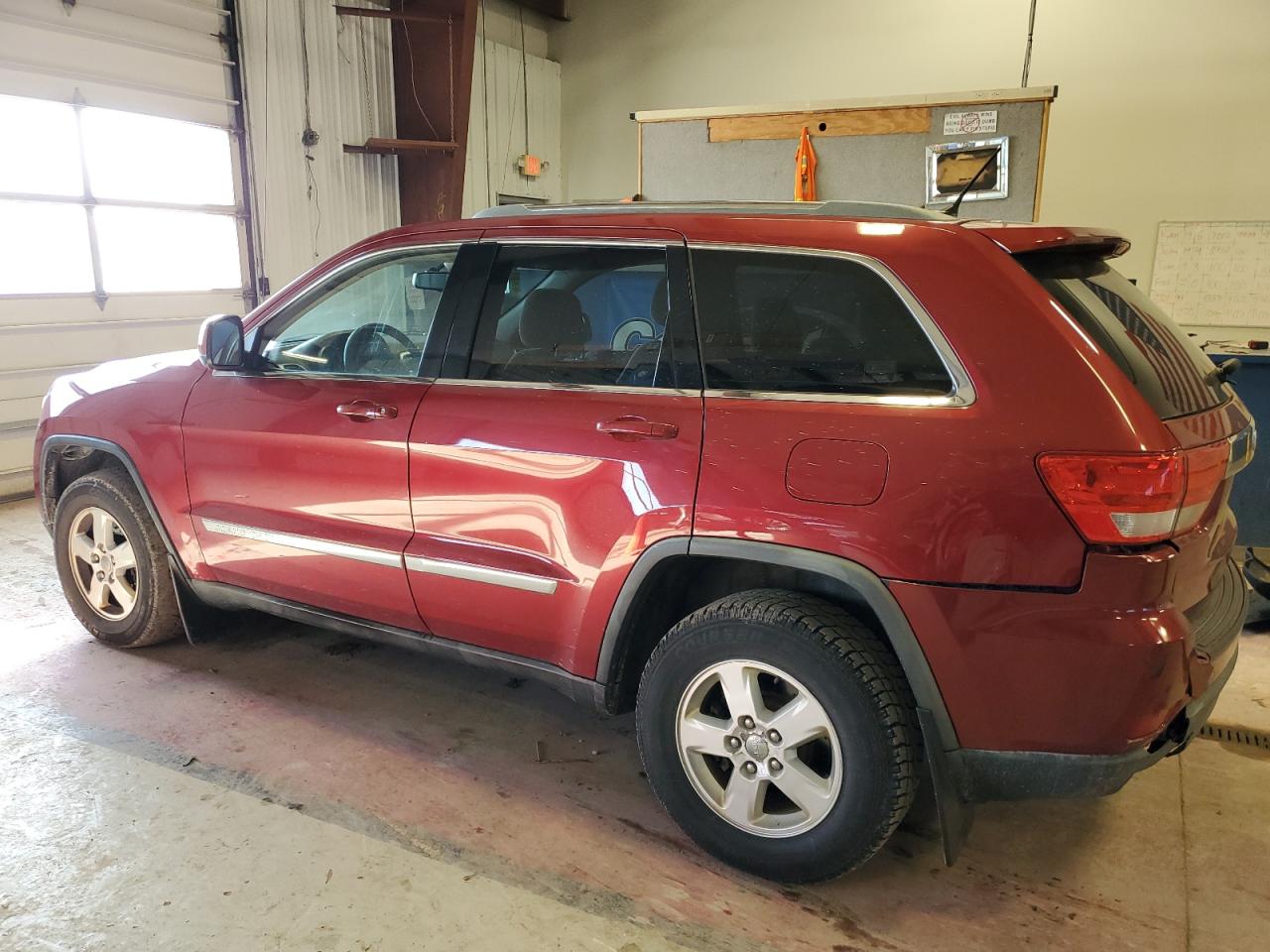 1C4RJFAG2CC189000 2012 Jeep Grand Cherokee Laredo