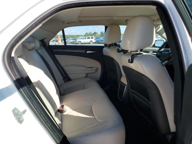 2016 Chrysler 300 - Image 10