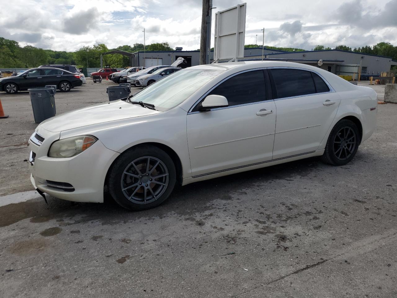 1G1ZD5E18BF221221 2011 Chevrolet Malibu 2Lt