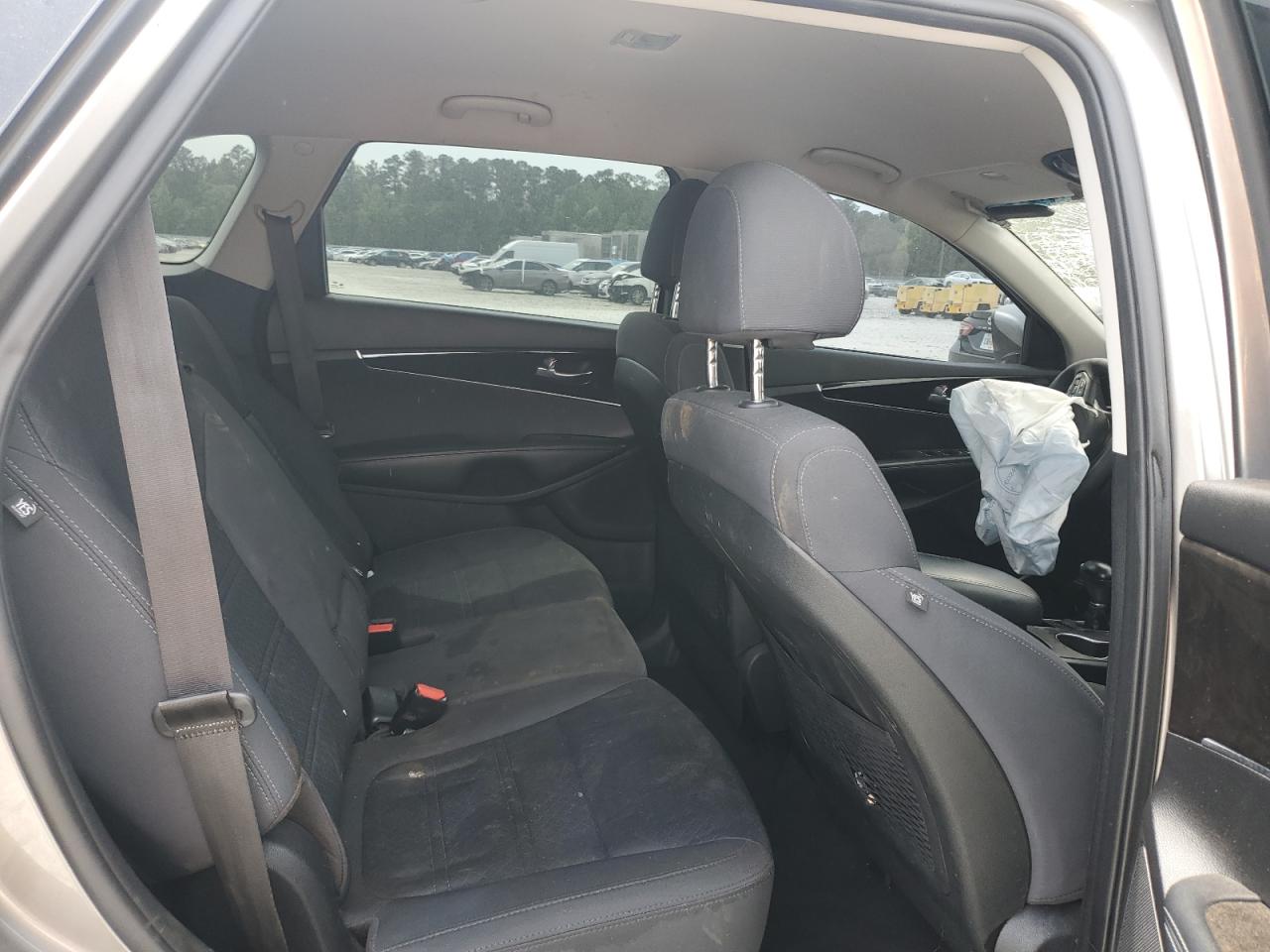 5XYPG4A57JG393373 2018 Kia Sorento Lx