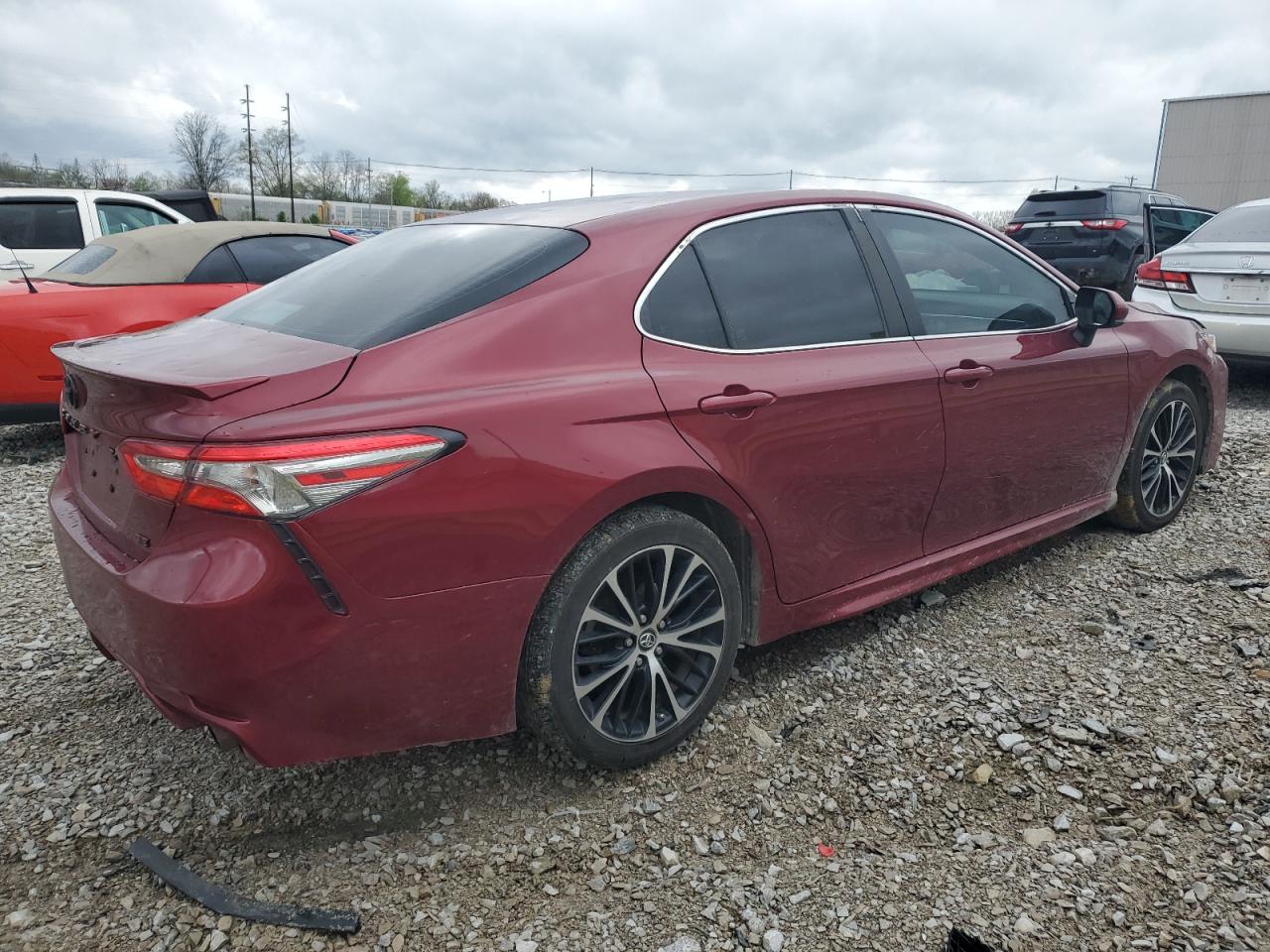 2018 Toyota Camry L vin: 4T1B11HK7JU663136