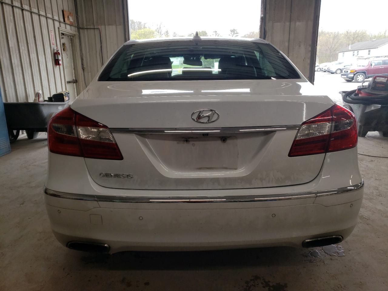 2014 Hyundai Genesis 3.8L vin: KMHGC4DD8EU261561