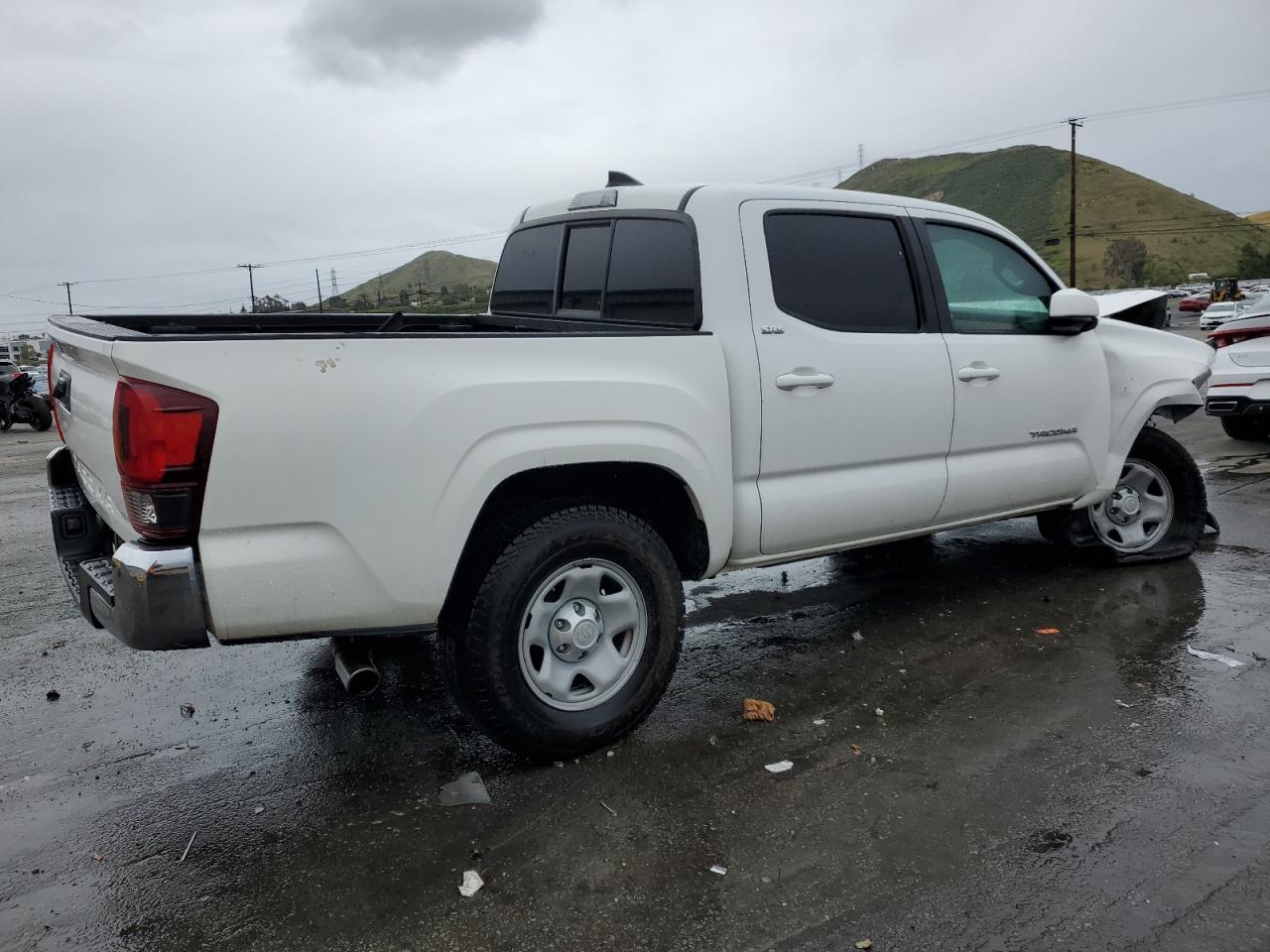 5TFAX5GN1JX113866 2018 Toyota Tacoma Double Cab