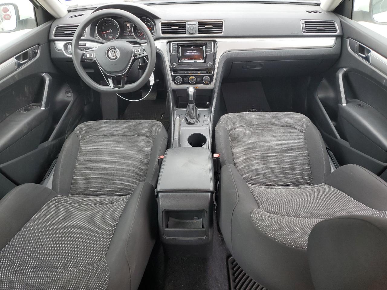 1VWAT7A31HC006376 2017 Volkswagen Passat S