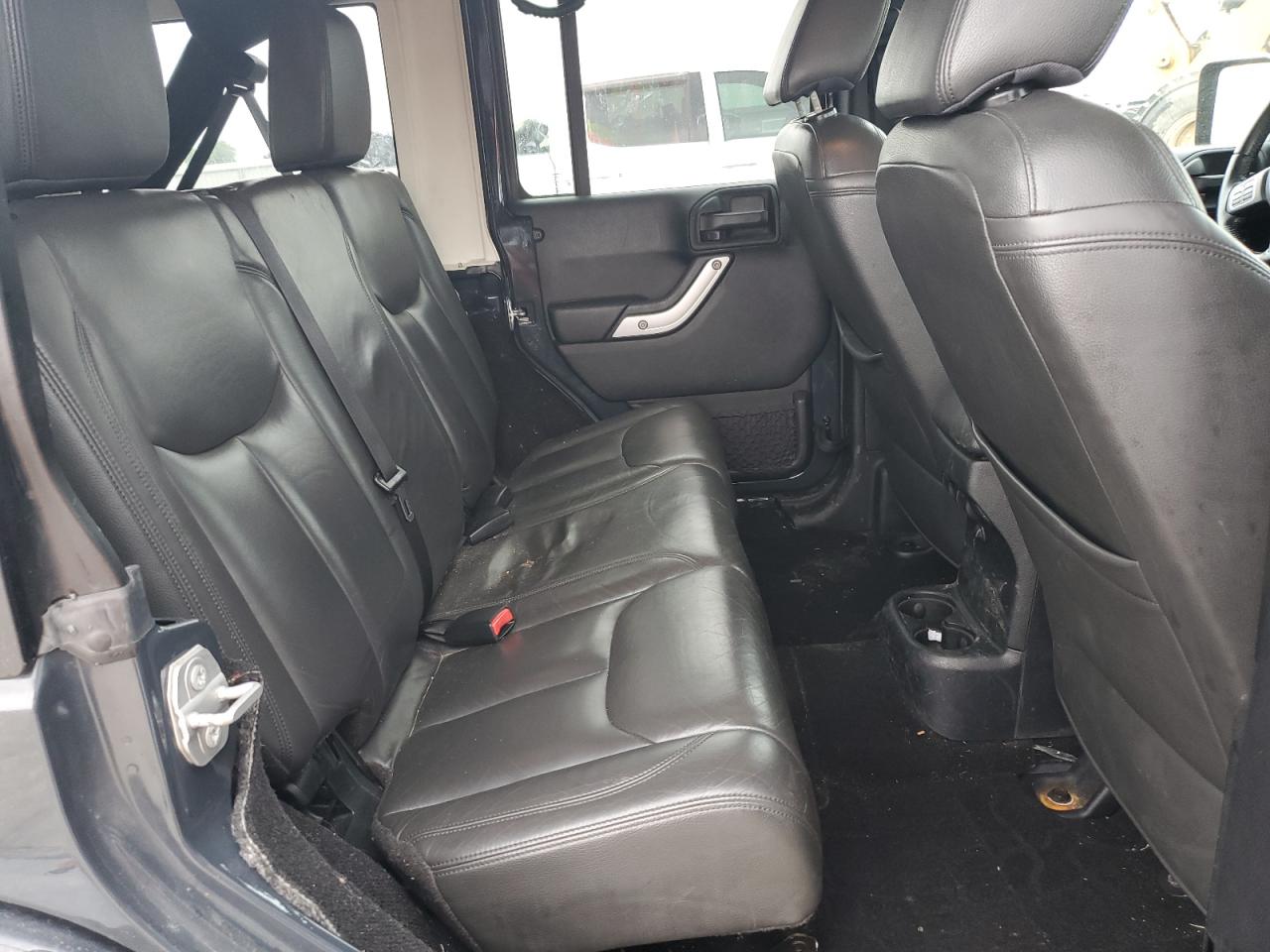 1C4BJWEG5GL250101 2016 Jeep Wrangler Unlimited Sahara