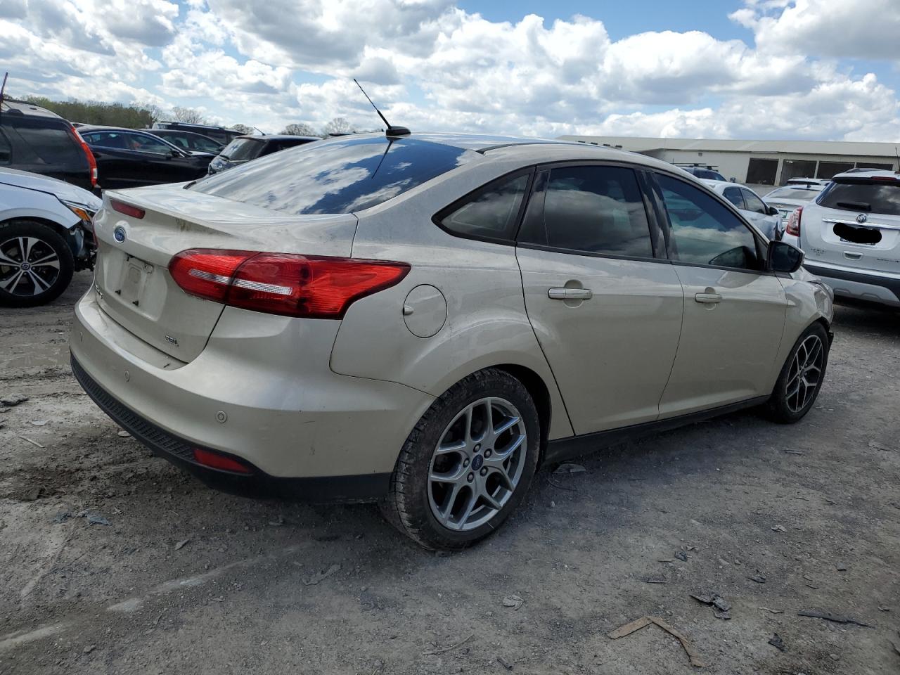 2018 Ford Focus Sel vin: 1FADP3H22JL229242