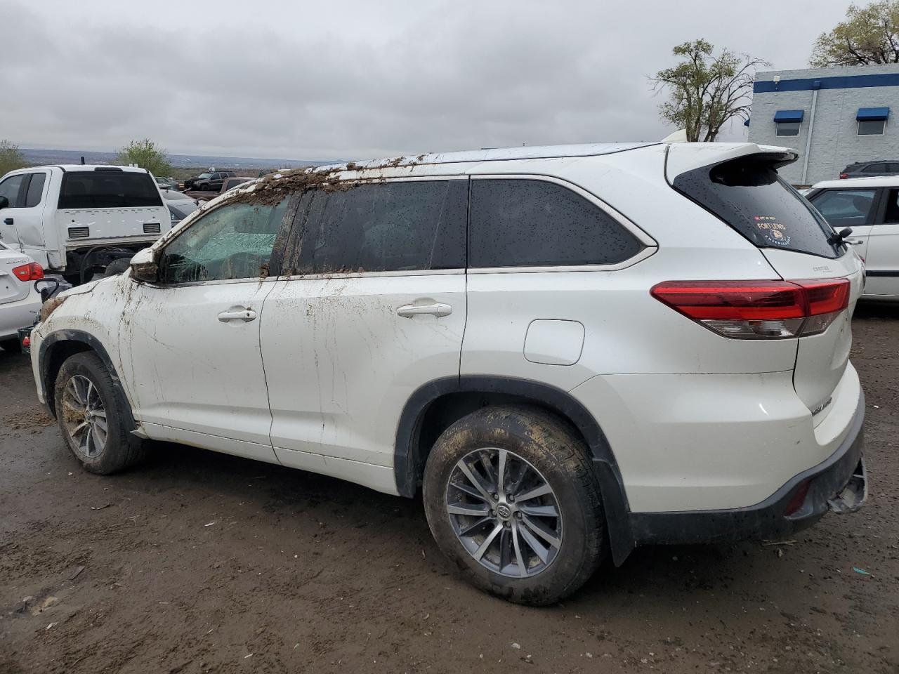 5TDJZRFH1JS816998 2018 Toyota Highlander Se