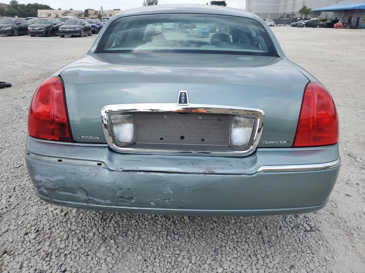 1LNHM82V56Y637566 2006 Lincoln Town Car Signature Limited