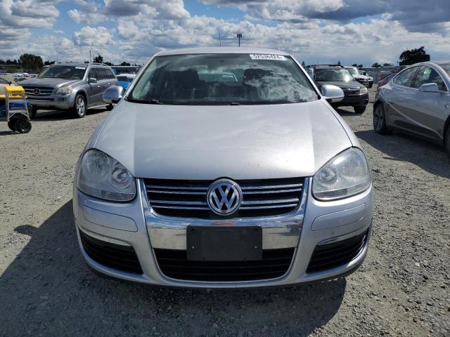 2010 Volkswagen Jetta - Image 5