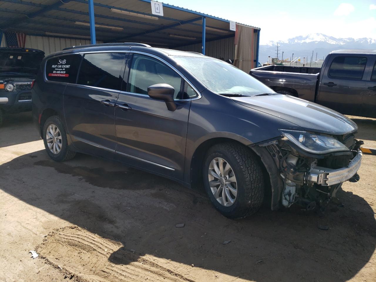 2017 Chrysler Pacifica Touring L vin: 2C4RC1BG8HR654051