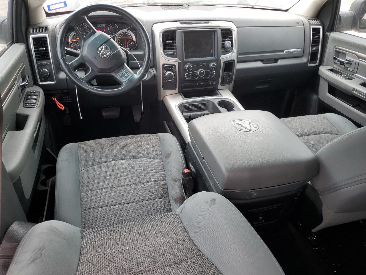 1C6RR6LT3HS550564 2017 Ram 1500 Slt