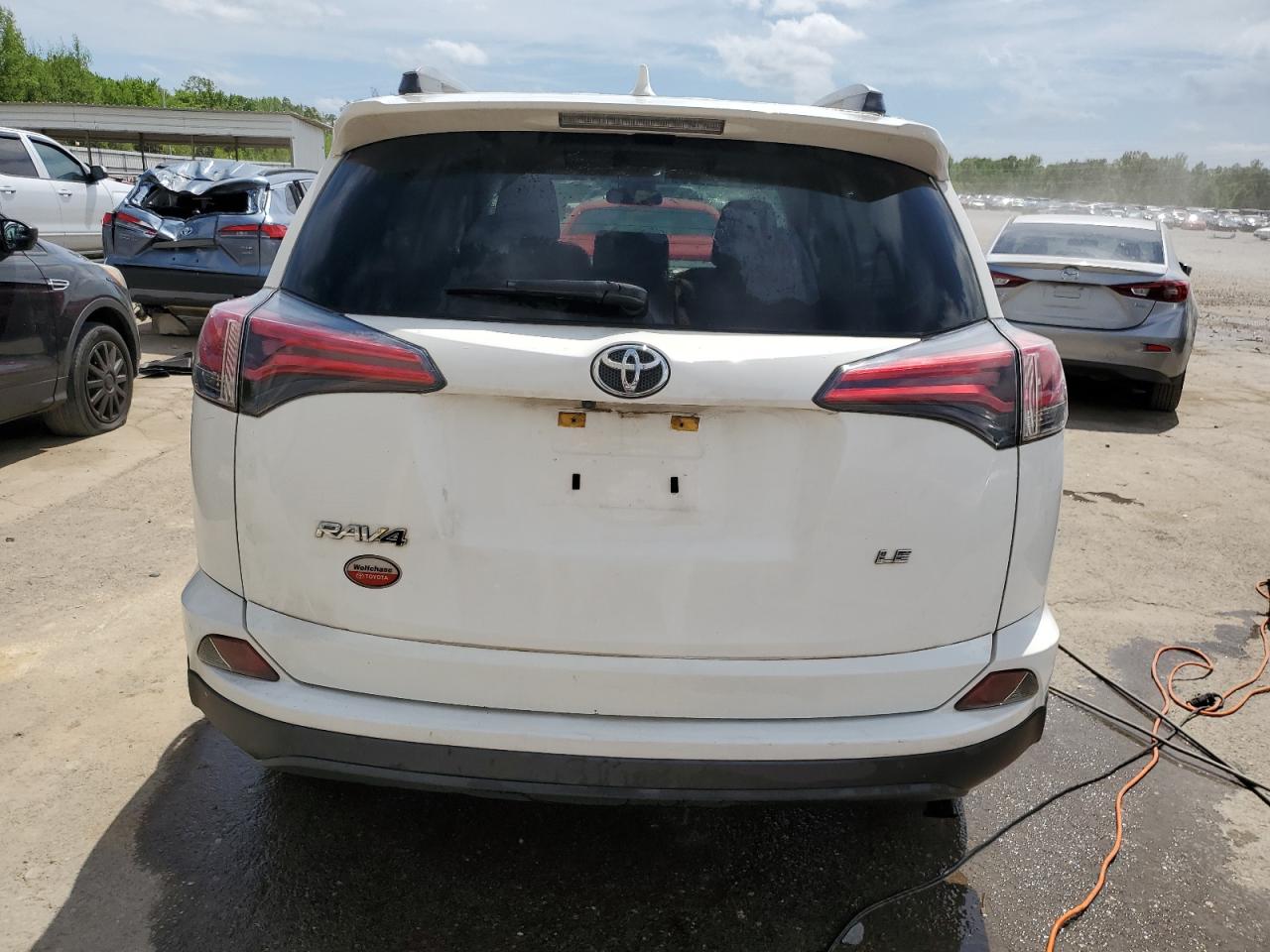 2017 Toyota Rav4 Le vin: JTMZFREV4HJ105340