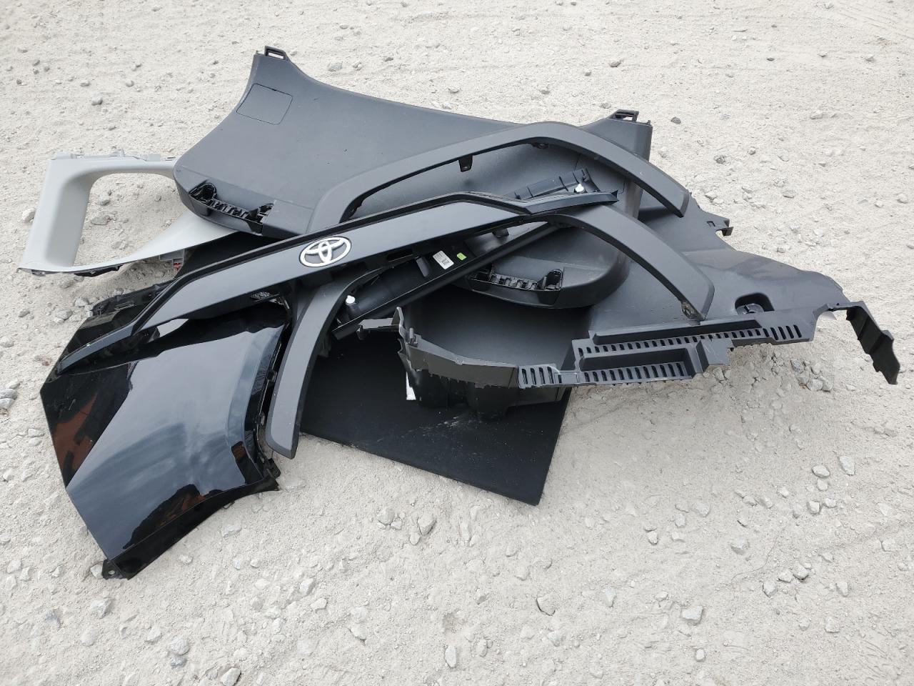 2T3A1RFV3NC293437 2022 Toyota Rav4 Xle Premium