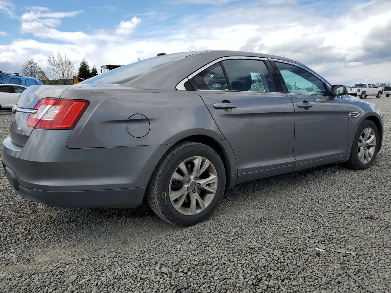 1FAHP2EW8BG147738 2011 Ford Taurus Sel