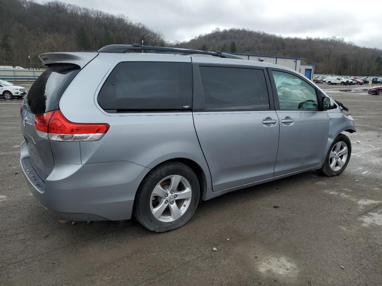 Lot #2502947934 2013 TOYOTA SIENNA LE