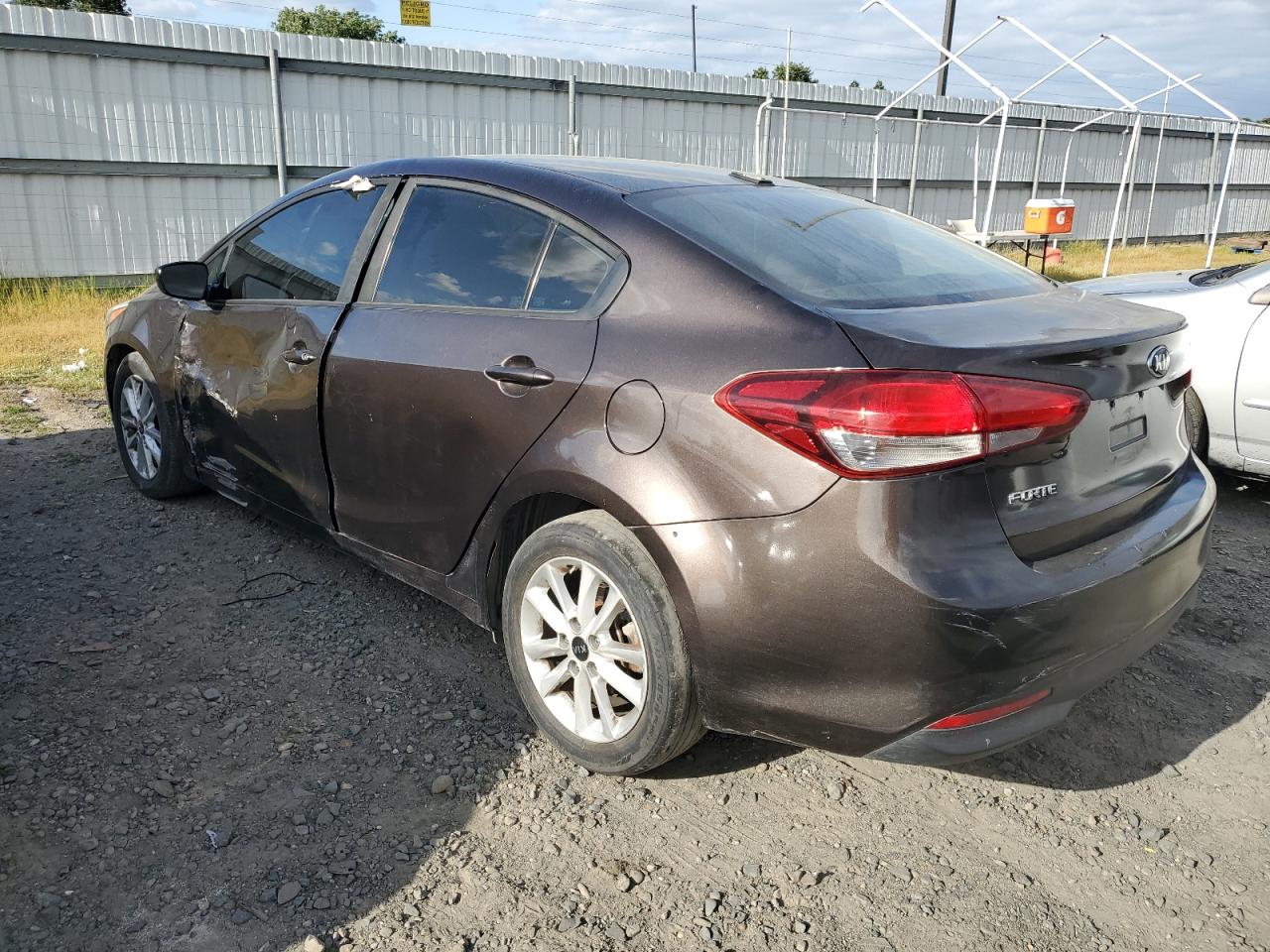 2017 Kia Forte Lx vin: 3KPFL4A7XHE144999