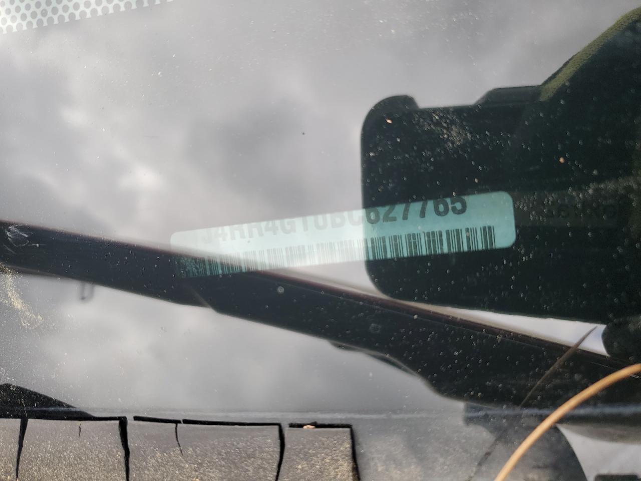 1J4RR4GT0BC627765 2011 Jeep Grand Cherokee Laredo