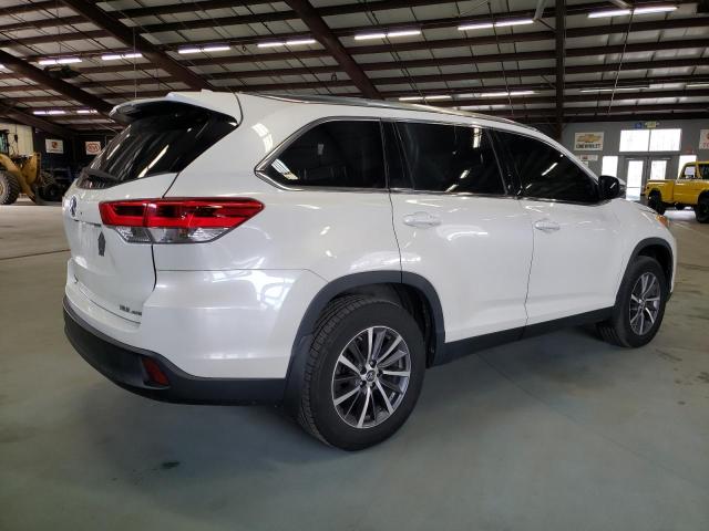 VIN 5TDJZRFH8KS609722 2019 Toyota Highlander, SE no.3