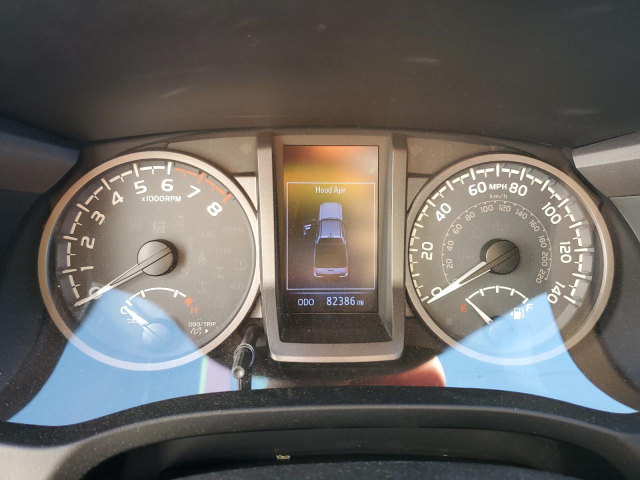 VIN: 5TFCZ5AN3JX157041 2018 TOYOTA TACOMA