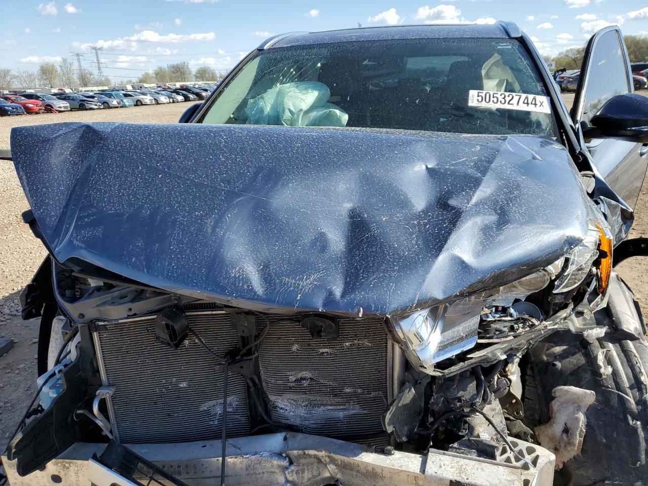 5TDJZRFH1KS723299 2019 Toyota Highlander Se