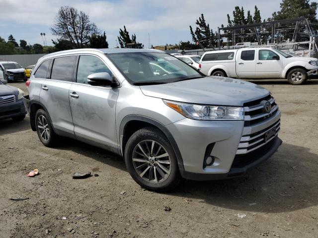 VIN 5TDJZRFH4KS618742 2019 Toyota Highlander, SE no.4