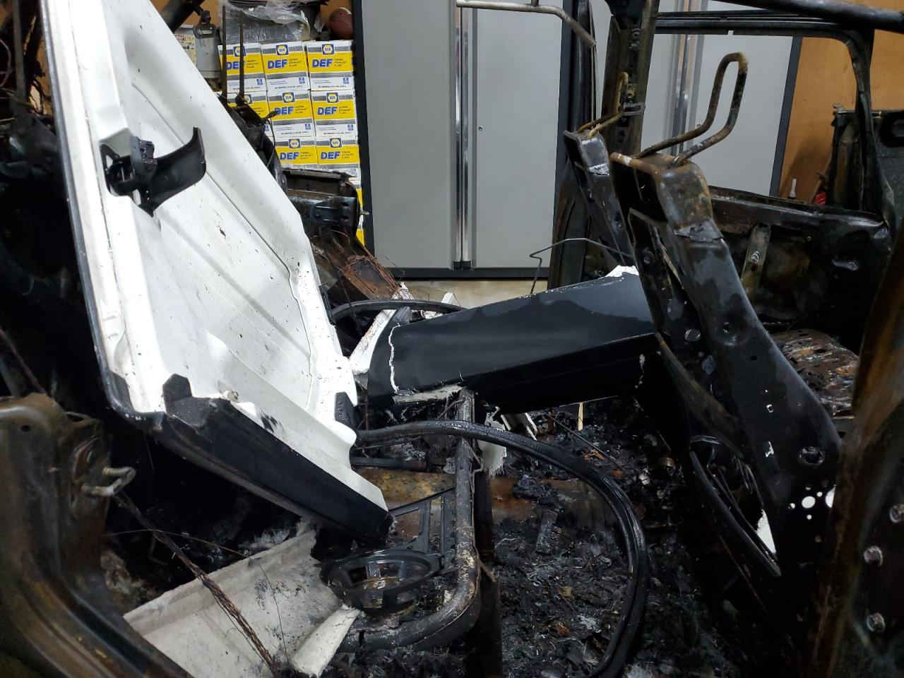 1C4BJWEG8FL548138 2015 Jeep Wrangler Unlimited Sahara