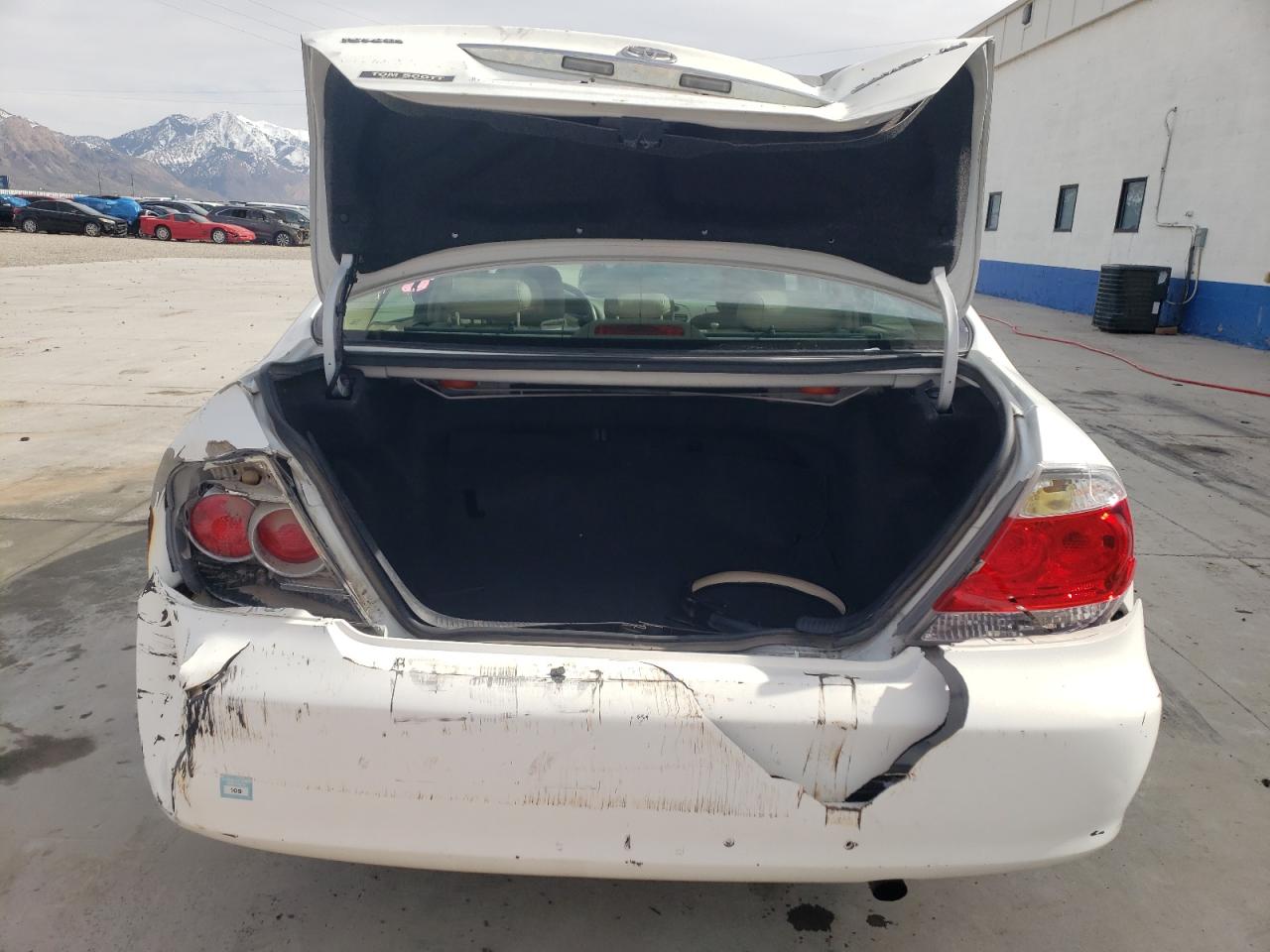 4T1BE30K75U552393 2005 Toyota Camry Le