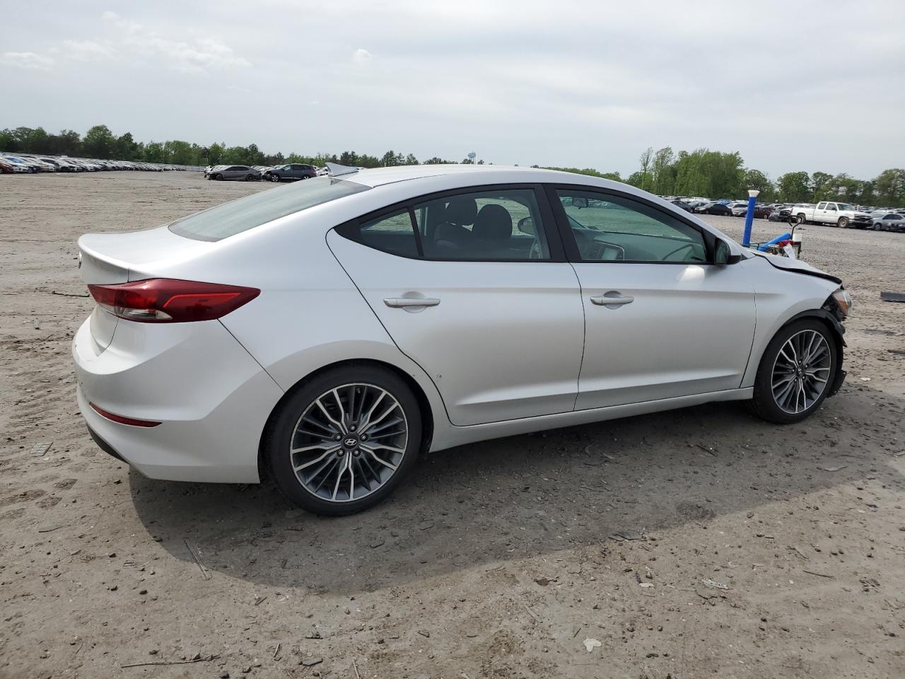 5NPD74LF8JH370122 2018 Hyundai Elantra Se