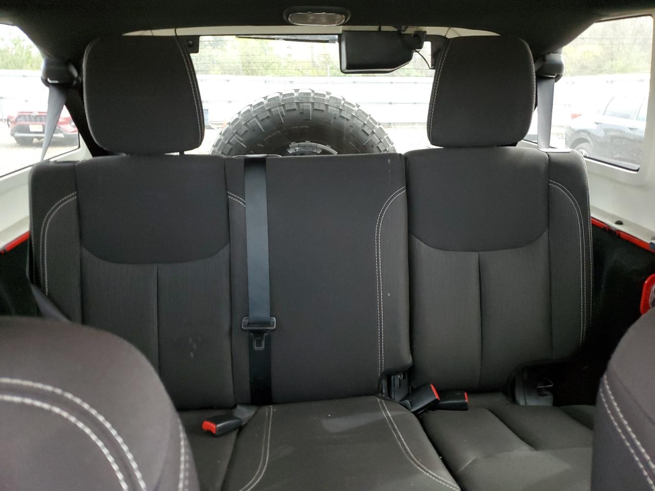 1C4BJWEG8FL619919 2015 Jeep Wrangler Unlimited Sahara