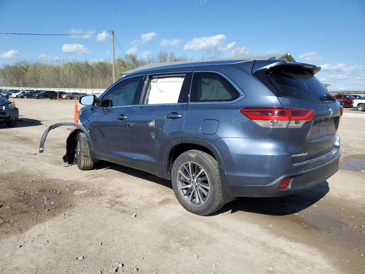 5TDJZRFH1KS723299 2019 Toyota Highlander Se