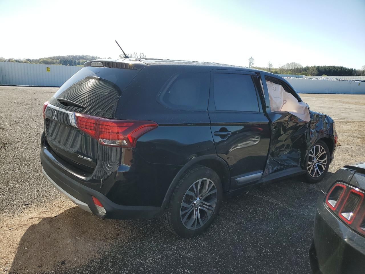 JA4AZ3A38GZ039343 2016 Mitsubishi Outlander Se